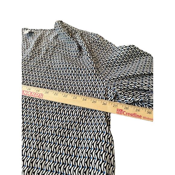 Worthington Women’s Blouse 2X Black White Blue Geometric Print V-Neck Top - Picture 8 of 9